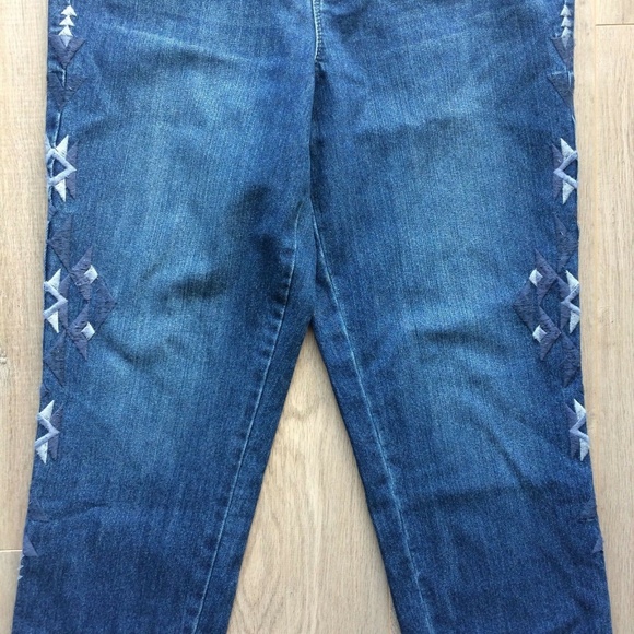 Style&Co Curvy Fit Embroidered Boyfriend Empire Je - Picture 5 of 7